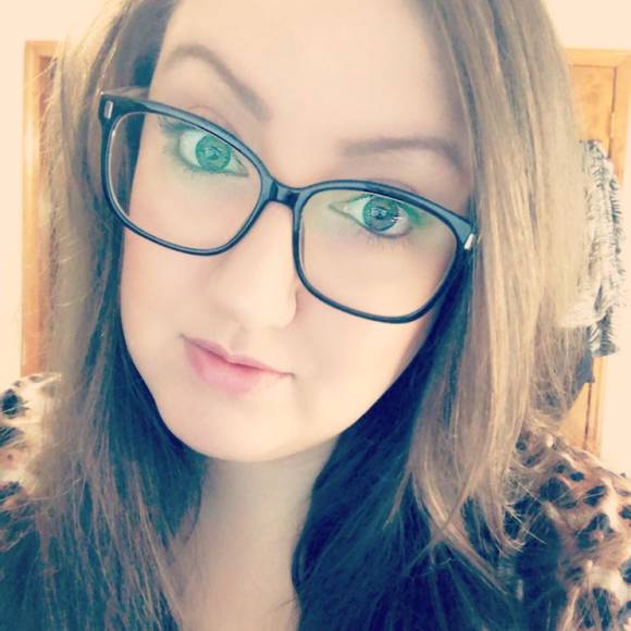 Profile Picture of Heather Vandyck (@vandyck88) on Poshmark