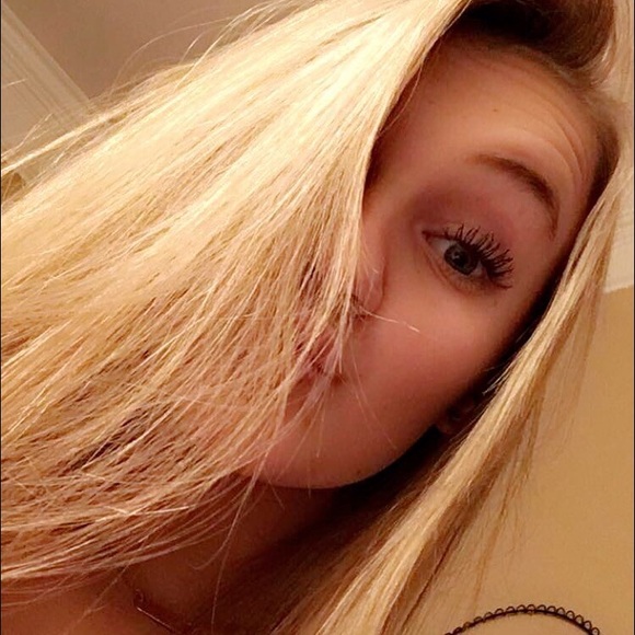 Profile Picture of Nadia Nuyens (@nadianuyens1) on Poshmark