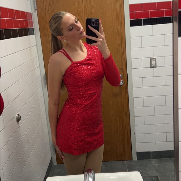Profile Picture of Alleyna Juelsgaard (@alleynaj26) on Poshmark