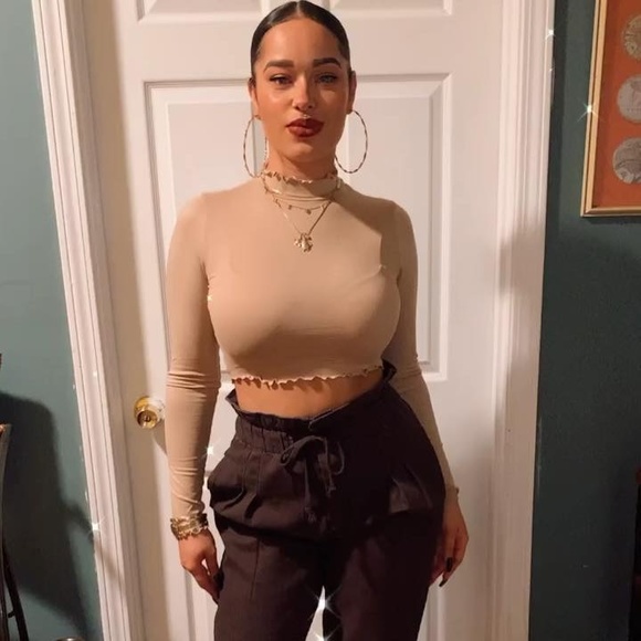 Profile Picture of Jasmina Castro (@jasminax31) on Poshmark
