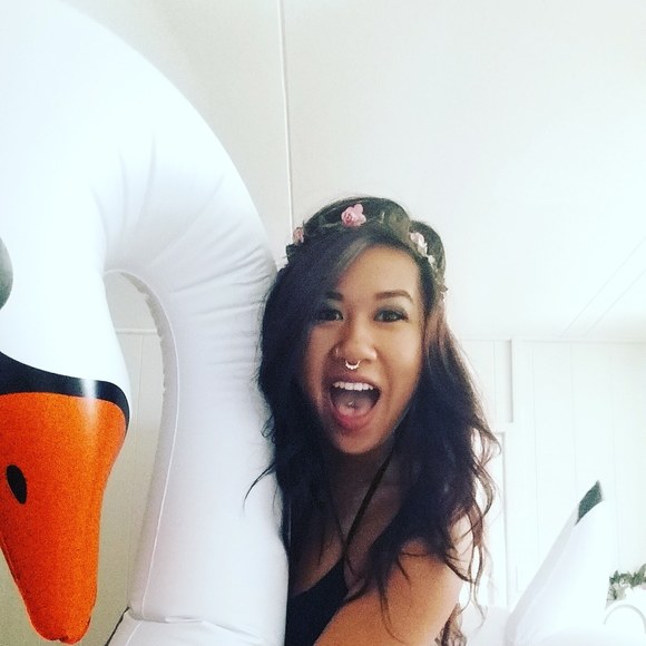 Profile Picture of Jennifer Hui (@jenniferhui) on Poshmark