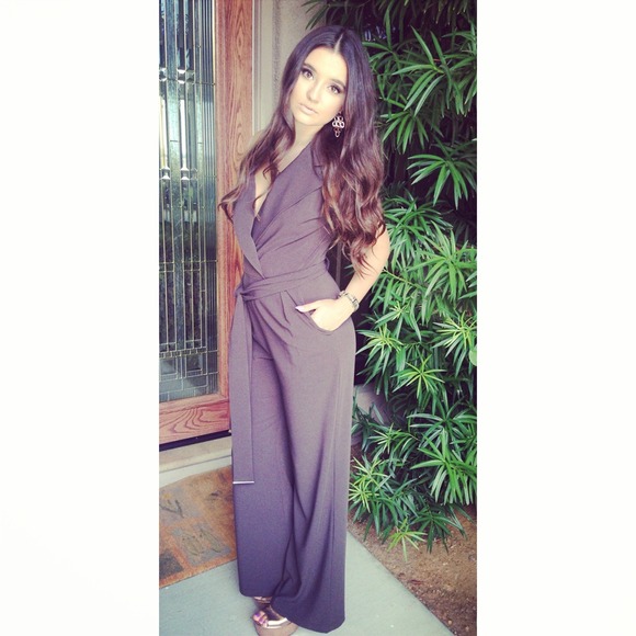 Profile Picture of Taylor Robins (@trobss) on Poshmark