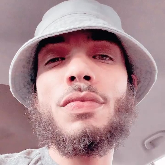 Profile Picture of Richard Lee (@richardtrace) on Poshmark