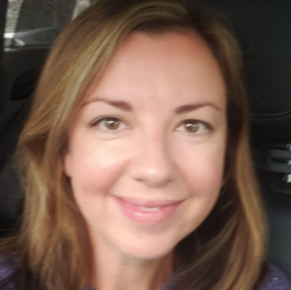 Profile Picture of Catherine Clendinning (@alohacatmarie) on Poshmark