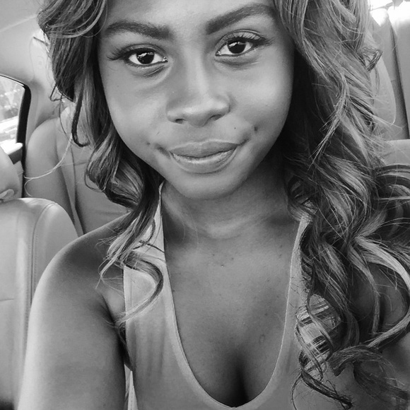 Profile Picture of Torria Sterrett (@torrib21) on Poshmark