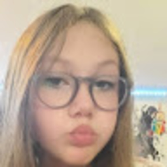 Profile Picture of Ava Ross (@avaross102) on Poshmark