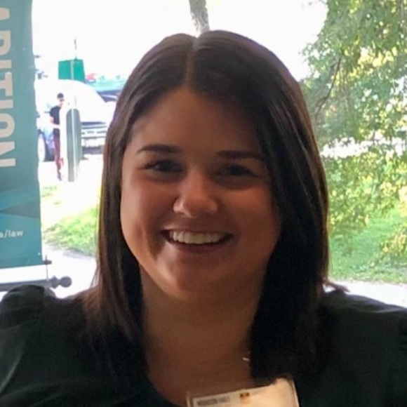 Profile Picture of Nicole Golletz (@nicoleg236) on Poshmark