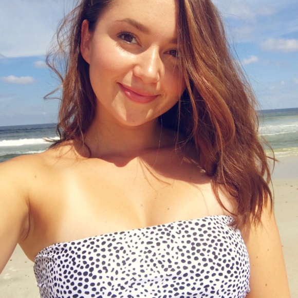 Profile Picture of Julia Tyler (@juliaatyler) on Poshmark