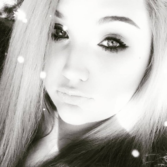 Profile Picture of Brittney Bialorucki (@brittneyyhuntty) on Poshmark