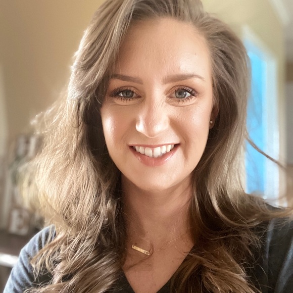 Profile Picture of Jillian Scheinert (@jmmassie1) on Poshmark