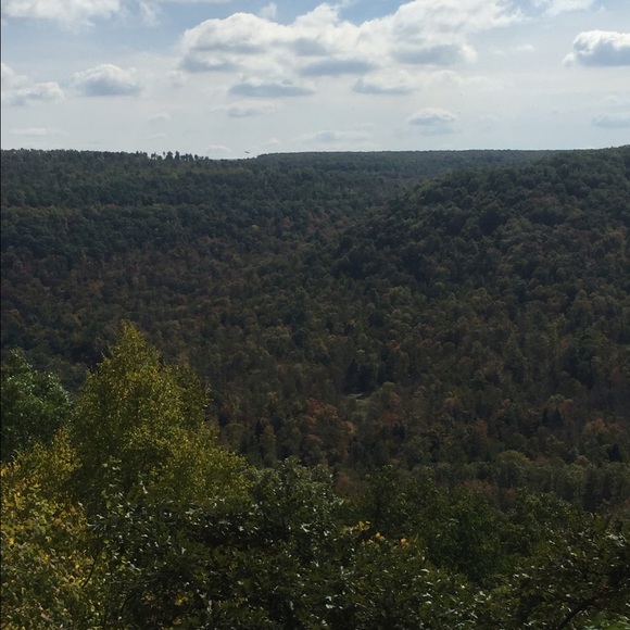 Profile Picture of Jamie Hahn (@jlhahn1585) on Poshmark