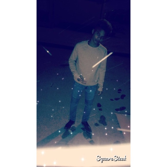 Profile Picture of Victor Torry (@vtorry225) on Poshmark