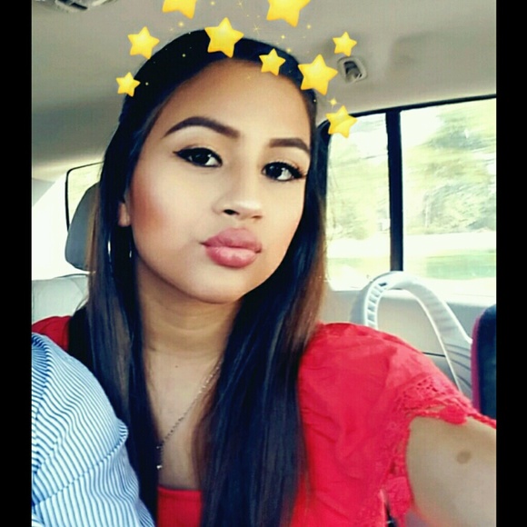 Profile Picture of Brenda Garduno (@brenda2099) on Poshmark