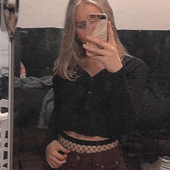 Profile Picture of Abbigail Goerig (@abbigailgoerig) on Poshmark