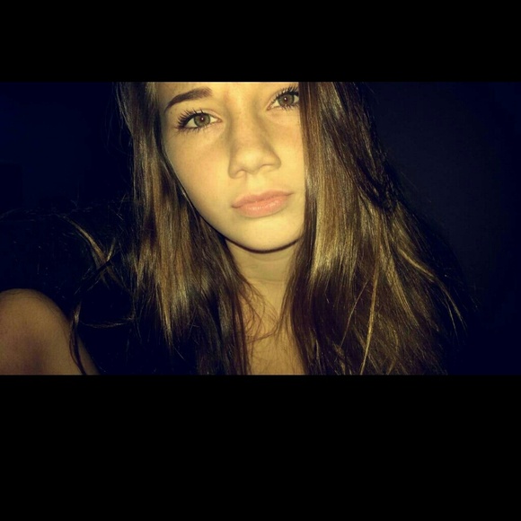 Profile Picture of Addison Andrews (@addisonbailey) on Poshmark