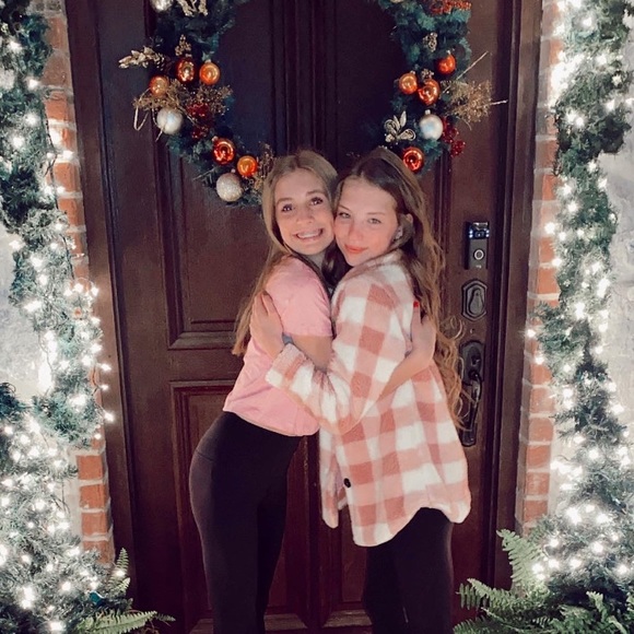 Profile Picture of Addison Hetmer (@ahetmer) on Poshmark