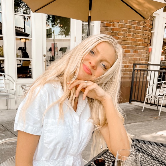 Profile Picture of Erin Hubbard (@emoffatt) on Poshmark