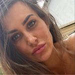 Profile Picture of Holly (@hollyhoyles) on Instagram