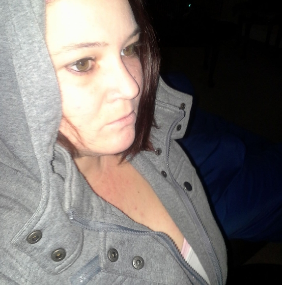 Profile Picture of Ellen Zrowka (@zrowkae) on Poshmark