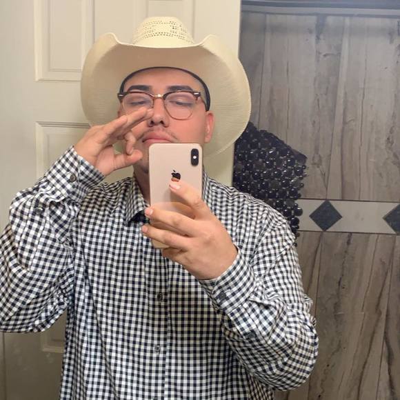 Profile Picture of Moises Zuniga (@moiseszuniga268) on Poshmark