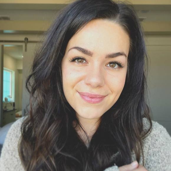 Katie Lee - Poshmark Profile Picture of Katie Lee (@katedlee) on Poshmark