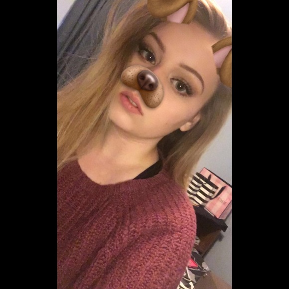 Profile Picture of Julia Tripp (@juliatripph) on Poshmark