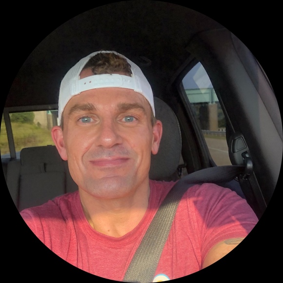 Profile Picture of Kevin Robb (@krobb1976) on Poshmark