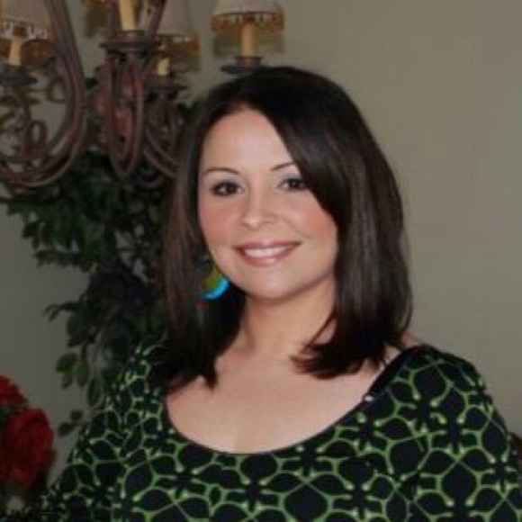 Profile Picture of Sonia Webb (@soniawebb) on Poshmark