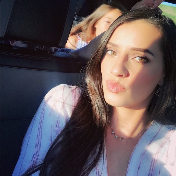 Profile Picture of Ashlyn Sjostrom (@ashsjo) on Poshmark