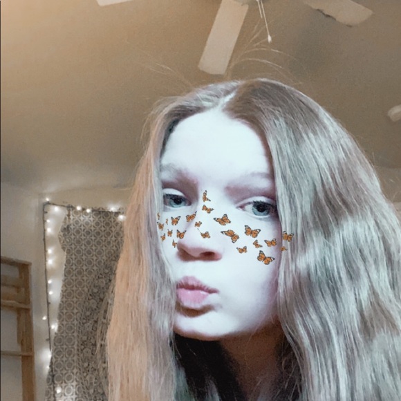 Profile Picture of Lily Kingrey (@lilykingrey) on Poshmark