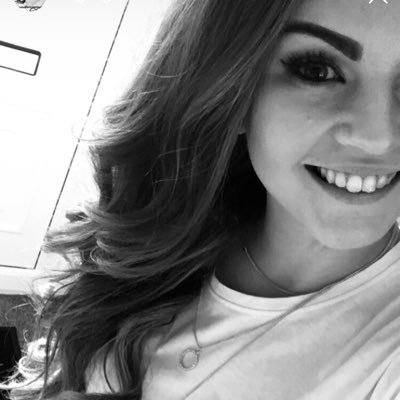 Profile Picture of J U L I A   🌸 (@JuliaHale19) on Twitter