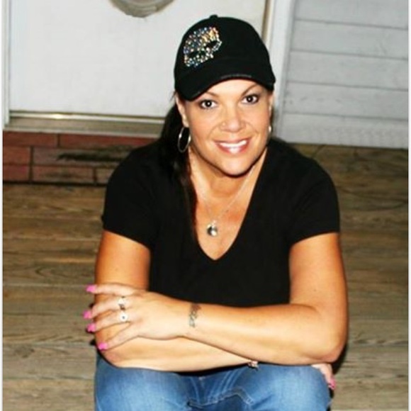 Profile Picture of Kellie Chaney (@kellie8655) on Poshmark