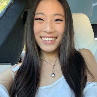 Profile Picture of Caroline Chou (@purple5704) on Twitter