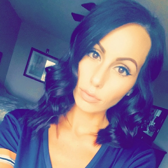 Profile Picture of Haley Chaney (@haleychaney) on Poshmark
