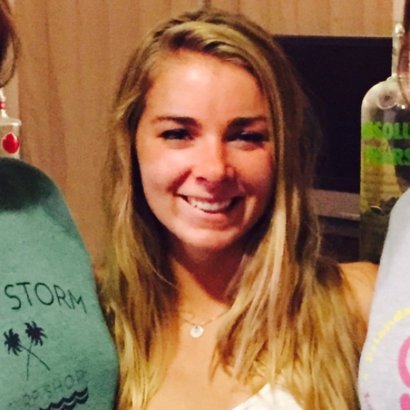 Profile Picture of Kelly Devlin (@kellymdevlin) on Poshmark