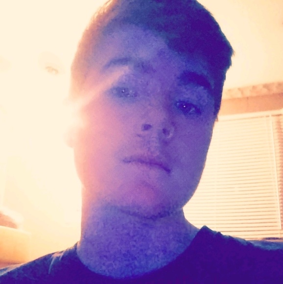 Profile Picture of Zach Reeves (@zachmvp) on Poshmark