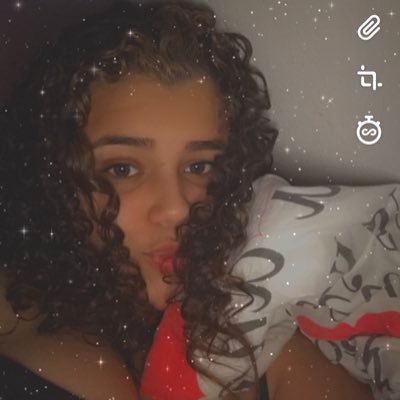 Profile Picture of Bia (@beatrizlins__) on Twitter