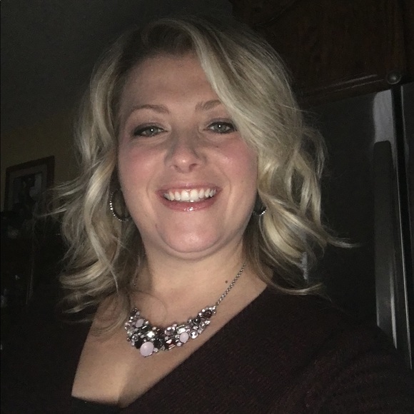 Profile Picture of Michelle Luhman (@luhm4020) on Poshmark