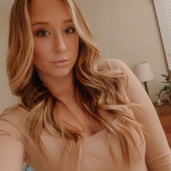 Profile Picture of Danielle Ralph (@dralph) on Poshmark