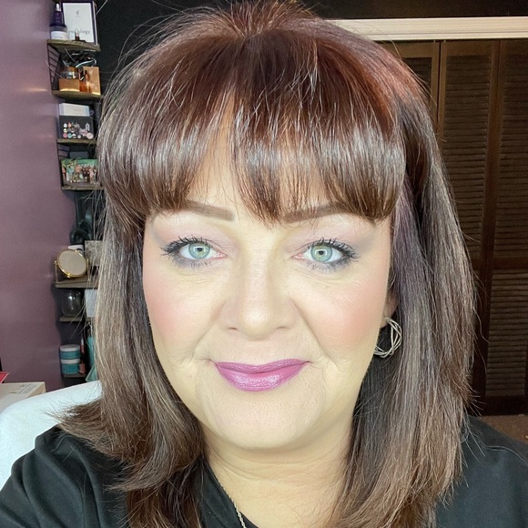 Profile Picture of Jennifer Hatton (@jshatto76) on Poshmark