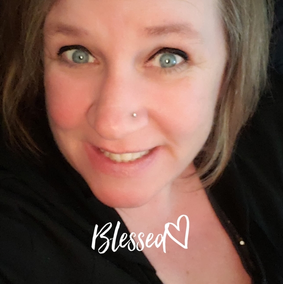 Shelli Ramirez - Poshmark Profile Picture of Shelli Ramirez (@lukie118) on Poshmark