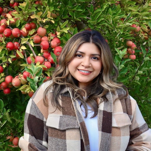 Profile Picture of Paola Zapata (@indigoimagi) on Poshmark