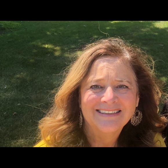 Profile Picture of Denise Scheitlin (@dscheitlin) on Poshmark