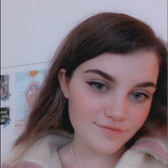 Profile Picture of Katherine Quinn (@katherine1225) on Poshmark