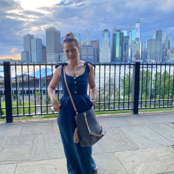 Profile Picture of Julia Cameron (@petranjudit) on Poshmark