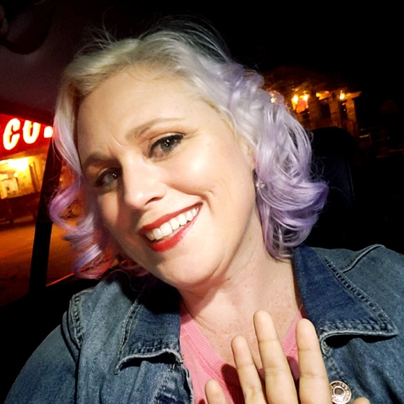 Profile Picture of Stacey Pearson (@srpearso) on Poshmark