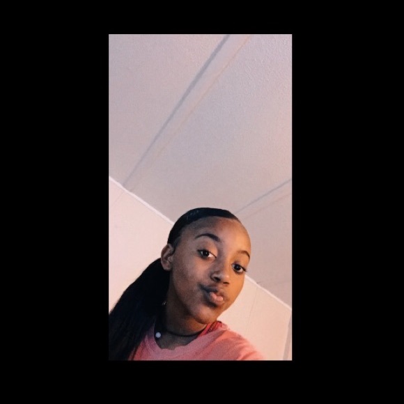 Profile Picture of Raven Thomas (@ravenelissse) on Poshmark