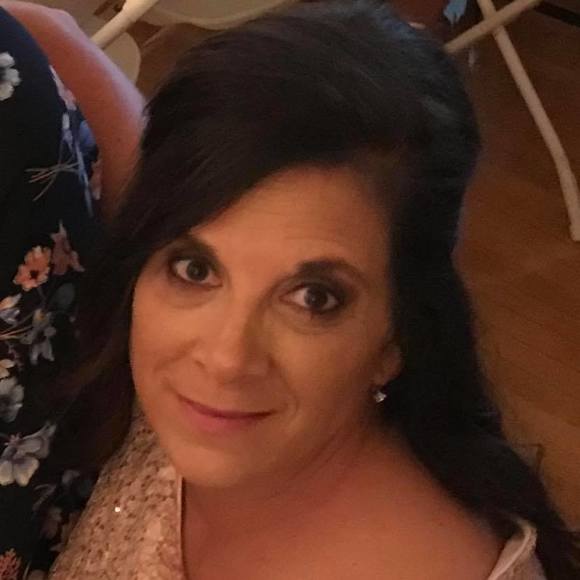 Profile Picture of Jill Bessmer (@jillbessmer) on Poshmark