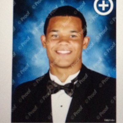 Profile Picture of Zachary Nicholson (@Glowboy_16) on Twitter