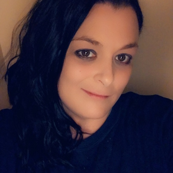 Profile Picture of Beth Boyd (@bethboyd549) on Poshmark